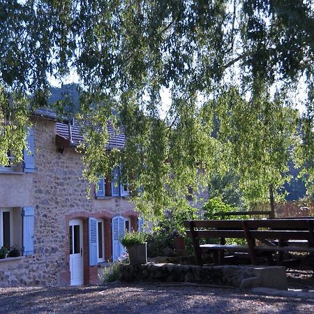 Отель La Ferme Aux Abeilles Ambierle Экстерьер фото